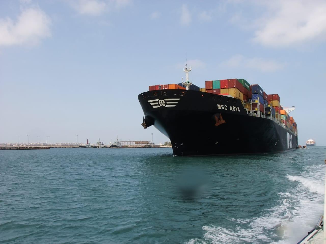 أسامة ربيع: عبور 115 سفينة قناة السويس بحمولات 8 مليون طن