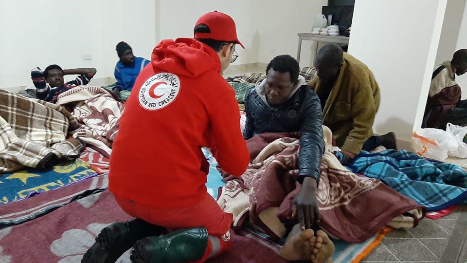 الهلال لأحمر ينقذ ٣٧ اللاجئين الأفارقة