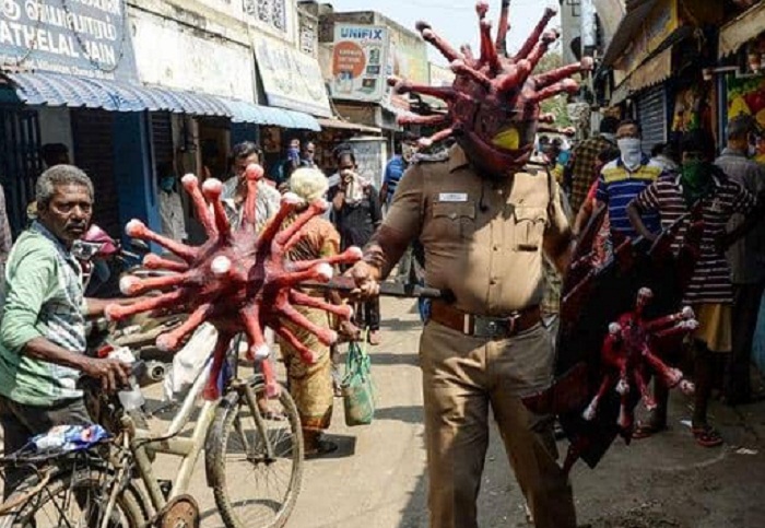 بعد استخدامها العصي والتمارين الرياضية، الشرطة الهندية تعاقب مخالفين للحظر بكتابة 