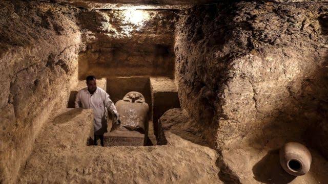 بالصدفة.. اكتشاف أثرى كبير اثناء الحفر لإنشاء «الاوسطي» بقرية الشنباب
