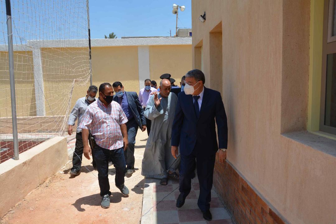 محافظ المنيا يتابع انهاء اعمال تنفيذ مركز شباب كفر المغربي بمركز العدوة