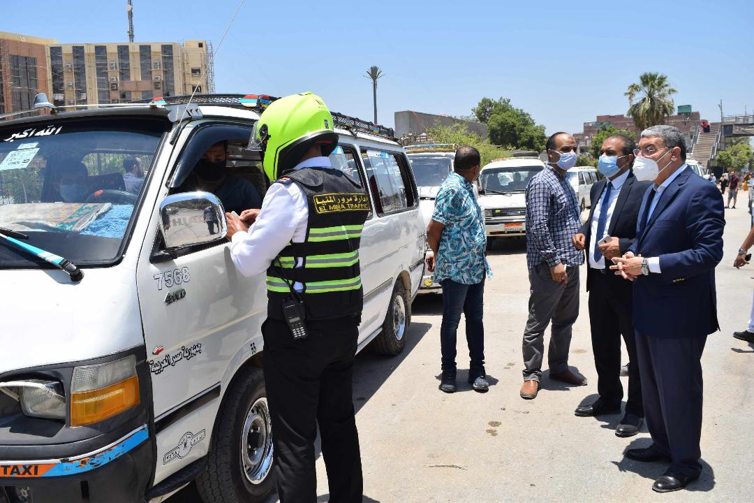 محافظ المنيا يسحب تراخيص عدد من سيارات السرفيس لمخالفة التعليمات