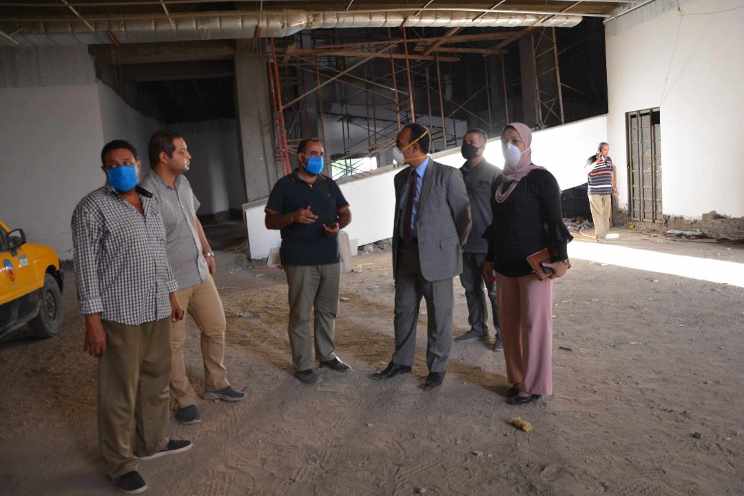  نائب محافظ المنيا، يتابع الأعمال الإنشائية بالمتحف الآتونى