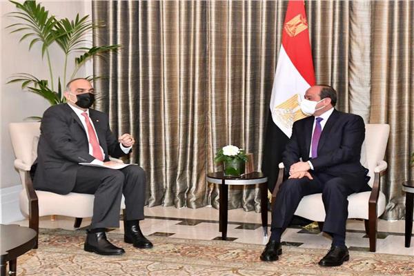 الرئيس السيسي يلتقي رئيس وزراء الأردن