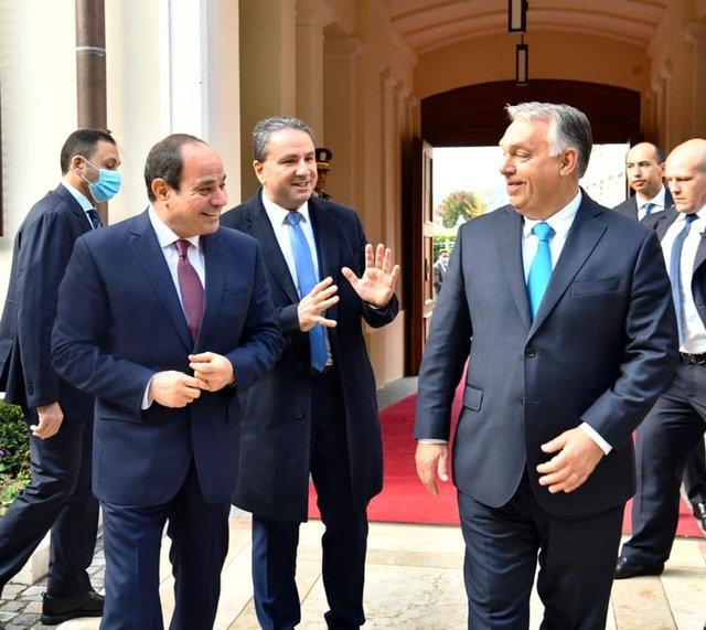 الرئيس السيسى يعود إلى أرض الوطن بعد مشاركته في قمة تجمع فيشجراد