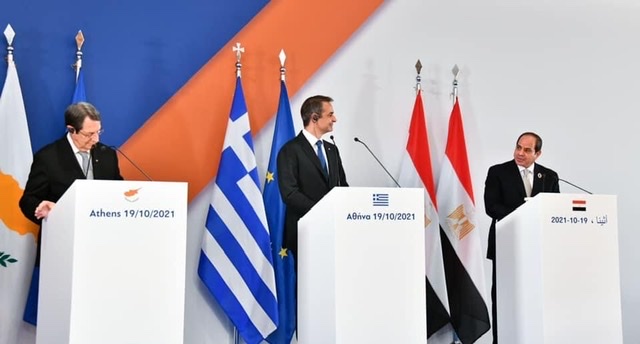 المتحدث باسم رئاسة الجمهورية ينشر صورًا للمؤتمر الصحفي للقمة الثلاثية بين مصر وقبرص واليونان