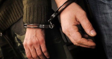 حبس مسجل خطر بتهمة حيازة أسلحة نارية في المرج 

