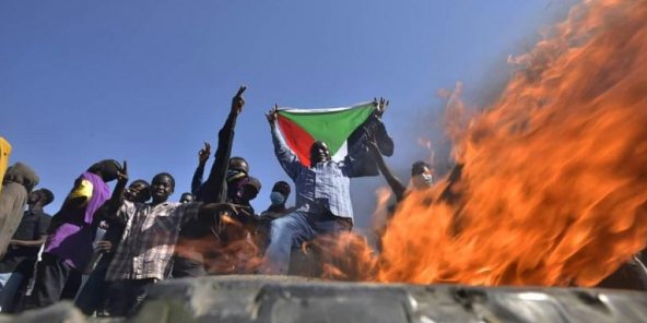 جون أفريك: القمع لايضعف من عزيمة السودانيين المطالبين بالحكم المدني واحتجاجات جديدة اليوم
