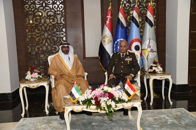 وزير الدفاع يبحث مع الجانب الإماراتى سبل دعم وتعزيز علاقات التعاون العسكرى