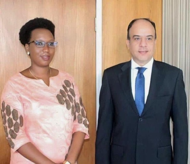 السفير المصري في بوجومبورا يلتقي الوزيرة البوروندية الجديدة للتجارة والصناعة والنقل والسياحة