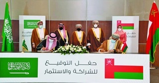 سلطنة عمان والسعودية توقعان 13 مذكرة تفاهم بشأن العمل المشترك في الاقتصاد