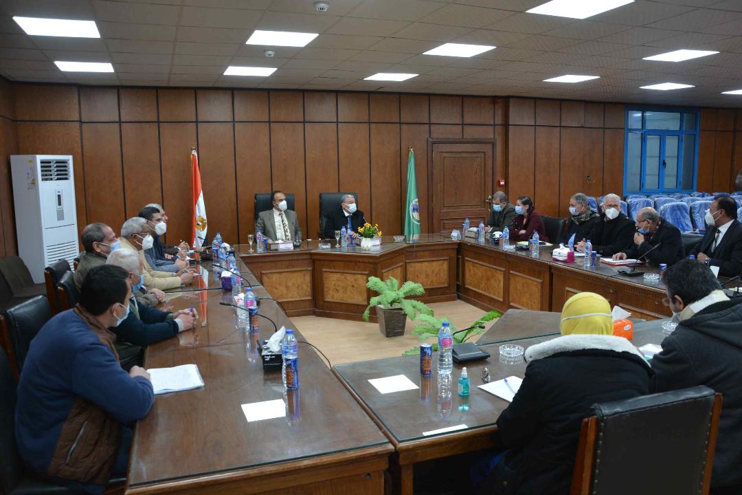 محافظ المنيا ونواب البرلمان يجتمعون لمناقشة عددا من الملفات الهامة