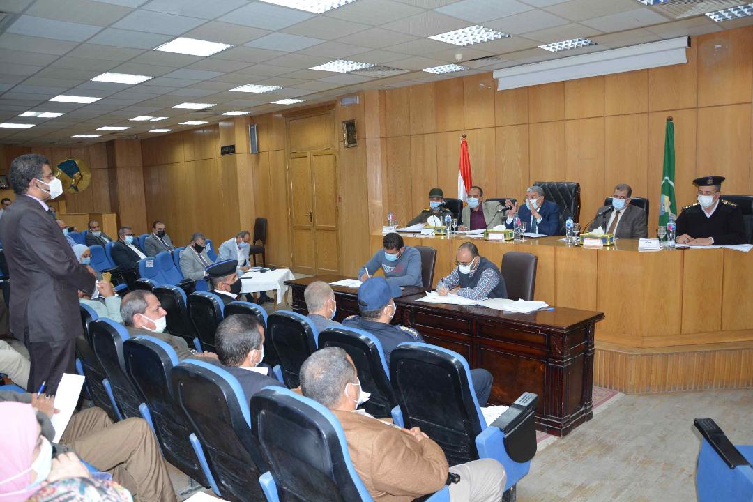 محافظ المنيا يتابع تنفيذ المبادرة الرئاسية 