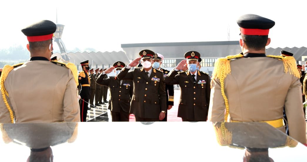 الرئيس السيسى ينيب وزير الدفاع لوضع إكليل الزهور على النصب التذكارى لشهداء القوات المسلحة