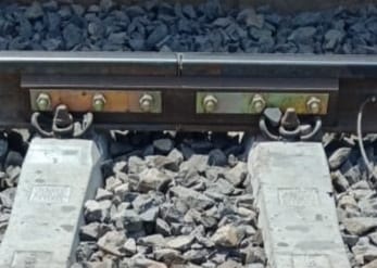 وزارة النقل توضح أسباب وجود وصلات خشبية لربط قضبان السكك الحديدية
