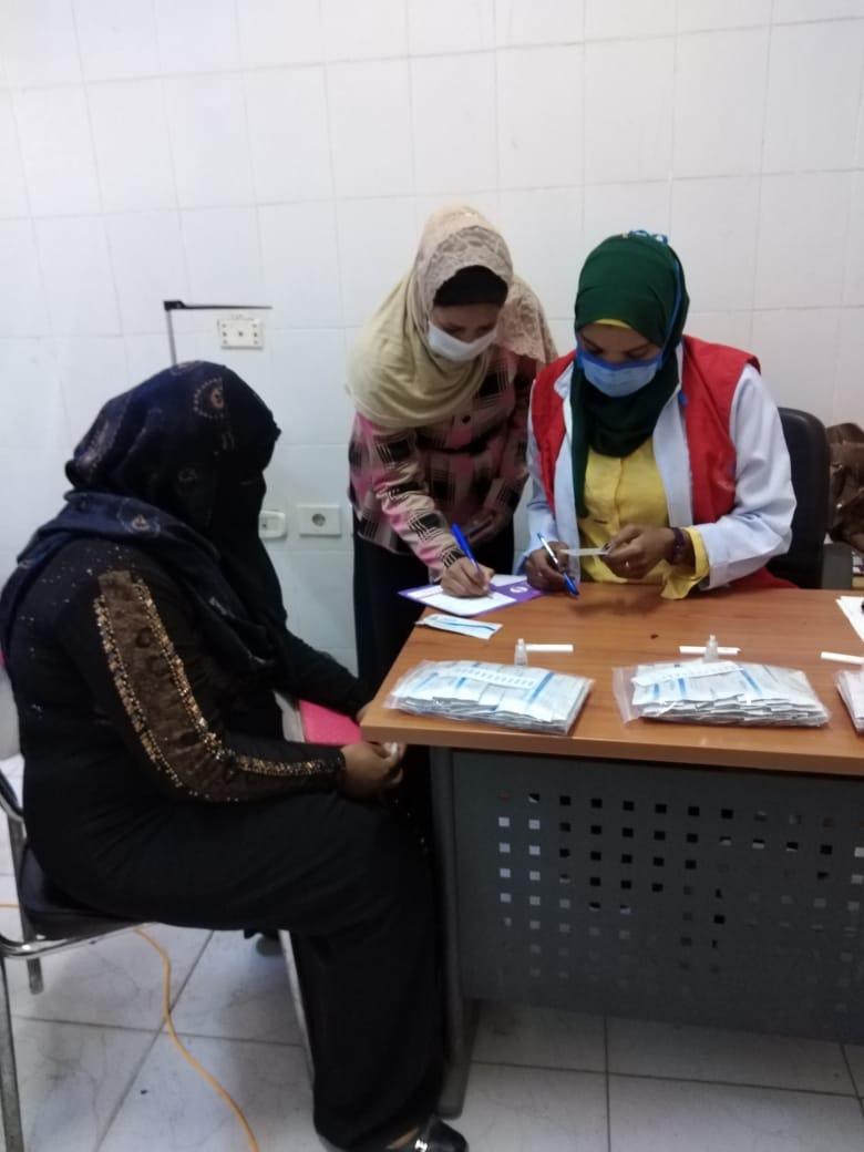 الكشف على ٧١٥ مواطن في قافلة طبية مجانية  بقرية نجع السويس ضمن مبادرة 