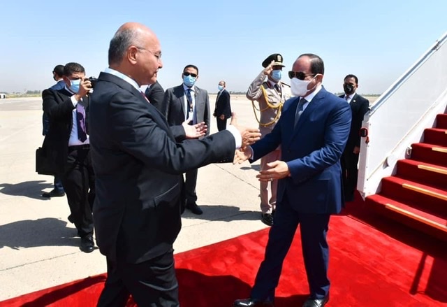 الرئيس السيسي يلتقي ملك الأردن علي هامش القمة الثلاثية فى بغداد