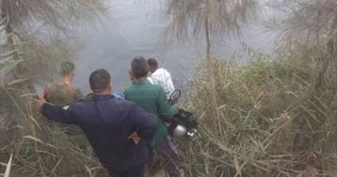 الإنقاذ النهرى ينتشل جثة شخص غرق فى مياه بحر مويس بالشرقية 
