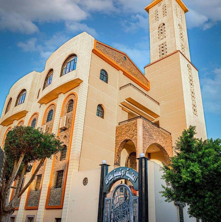 رئيس الطائفة الإنجيلية بمصر يفتتح كنيسة قرية عكاكا بمركز المنيا بعد إعادة بنائها