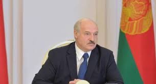 رئيس بيلاروسيا يتحدث عن أزمة الطائرة وخطر 