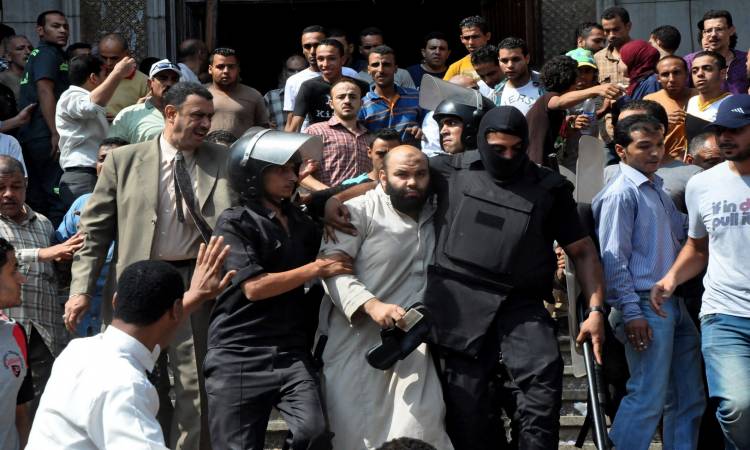 جنايات القاهرة تؤجل إعادة محاكمة 15 متهما فى قضية 