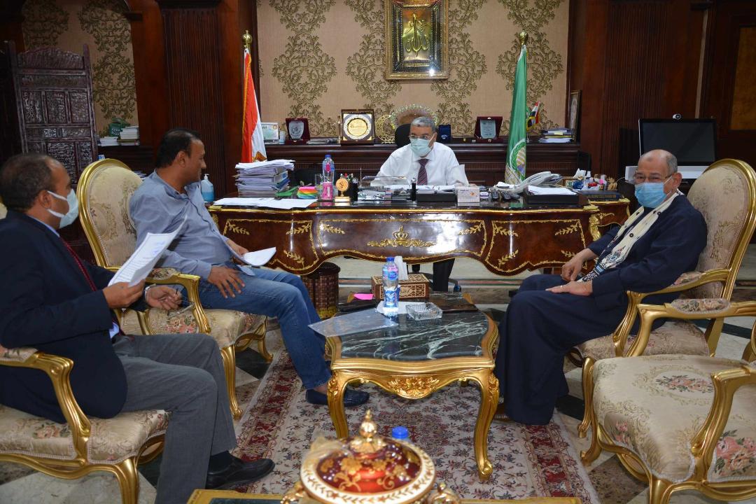 محافظ المنيا يواصل لقاءاته بعدد من نواب البرلمان، لمناقشة القضايا الخدمية