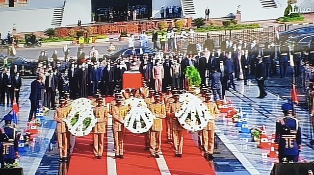الرئيس السيسي وقرينته يصلان إلى النصب التذكاري لحضور جنازة جيهان السادات