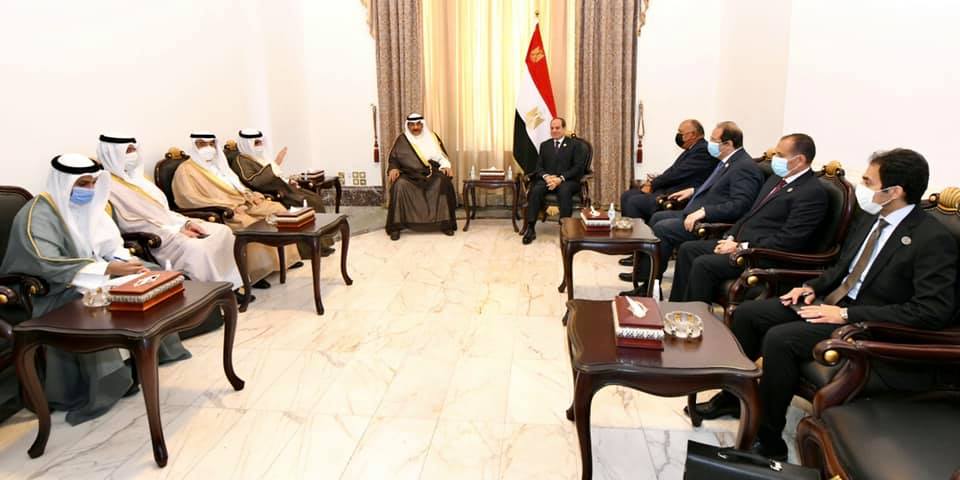 بالصور.. الرئيس السيسي يلتقي رئيس وزراء الكويت في بغداد
