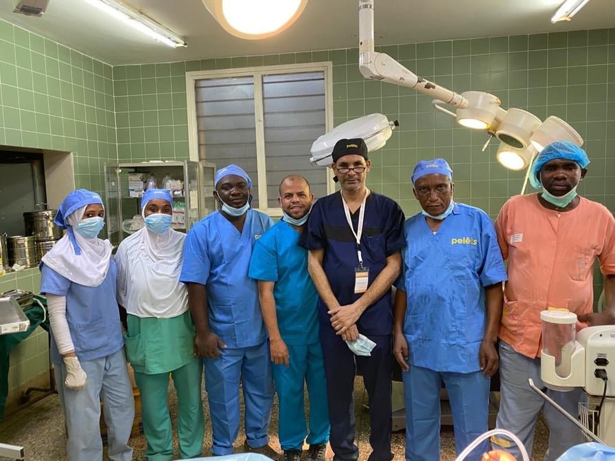القافلة الطبية لجامعة اسوان إلى تنزانيا تجري 8 عمليات جراحية وتناظر ٥٠ حاله مرضية

