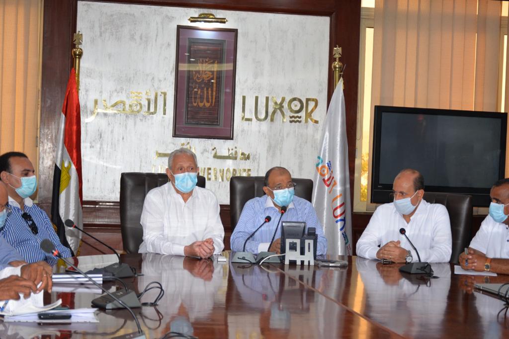 وزير التنمية المحلية يتابع معدلات تنفيذ مشروعات برنامج تطوير الريف المصري بالأقصر