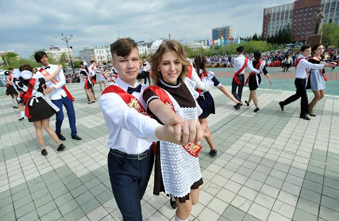 عودة الطلاب إلى المدارس في روسيا رغم انتشار فيروس كورونا
