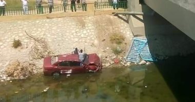 الإنقاذ النهري يبحث عن ضحايا أو مصابين في حادث انقلاب سيارة في ترعة بقنا 
