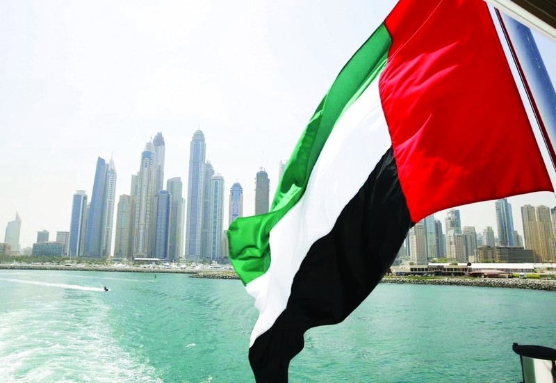الإمارات تعلن السماح بعدم إرتداء الكمامات في بعض الأماكن