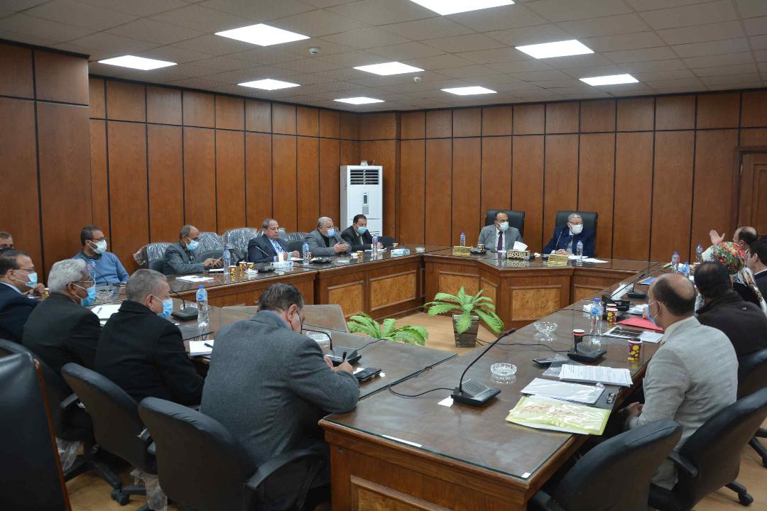 محافظ المنيا يشٌيد بقرارات الرئيس السيسي خلال لقائه مع أعضاء مجلس النواب