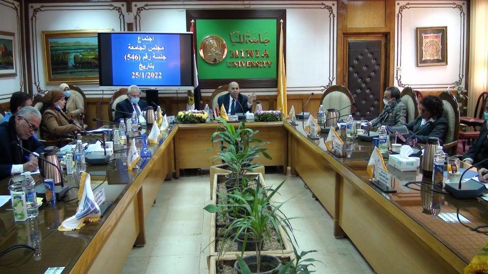 مجلس جامعة المنيا يقر اختيار 3 موضوعات بحثية لخدمة قضايا التنمية بالمحافظة ومنتصف فبراير الانتهاء من إعلان نتائج الفصل الدراسي الأول 