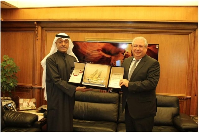 سفير مصر في الكويت يلتقي مدير عام المؤسسة العربية لضمان الاستثمار وائتمان الصادرات