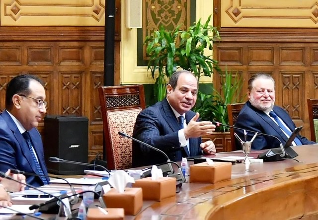 الرئيس السيسي يستقبل وفدًا من رجال الأعمال والمستثمرين المصريين من قطاعات صناعية مختلفة