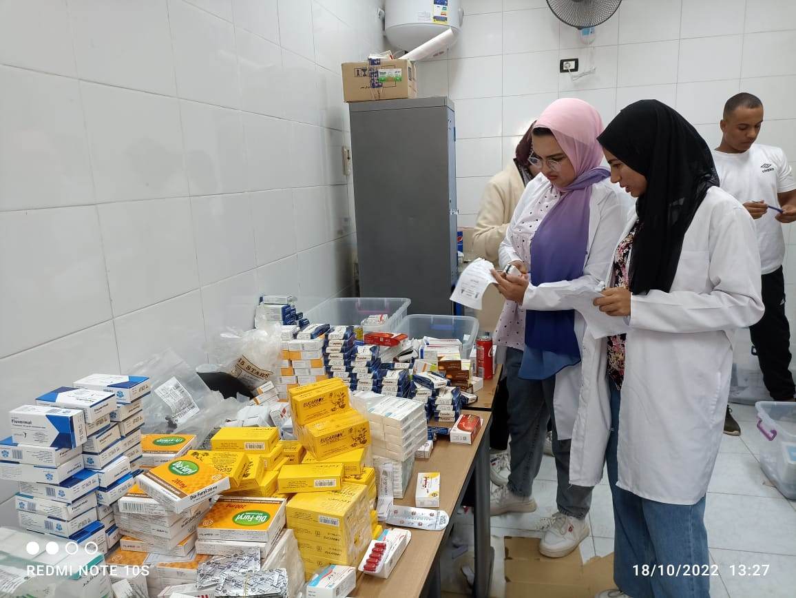 جامعة  المنيا تطلق قافلة طبية جديدة لـ «شارونة» بالتعاون مع وزارة الشباب  والرياضة 