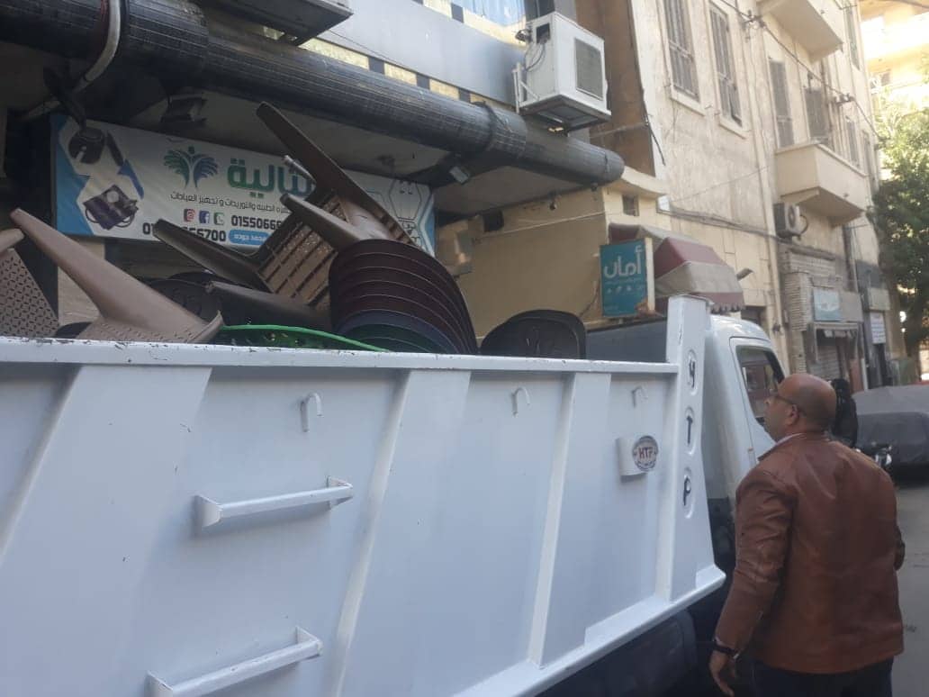 حملات مكبرة لإزالة الإشغالات والتعديات بأحياء الإسكندرية تسفر عن التحفظ على 1135 حالة إشغال متنوع