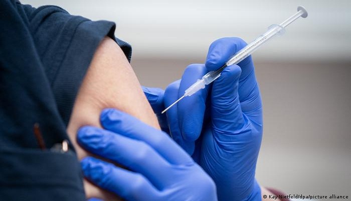 دراسة تكشف عن أعراض كورونا الجديدة لمن تلقى جرعتين من التطعيم ومن لم يتلق التطعيم