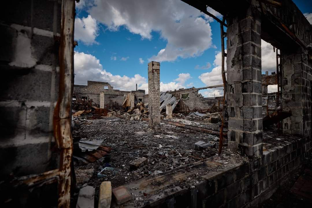 السلطات الأوكرانية: القوات الروسية قصفت المنازل والمدارس في مدينة ليمان بإقليم دونيتسك