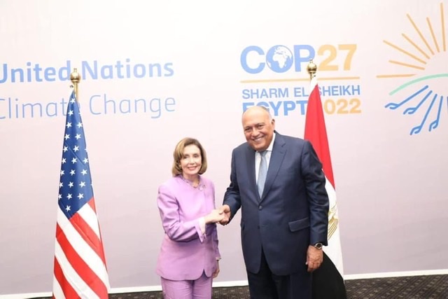 على هامش قمة المناخ… وزير الخارجية يعقد اجتماعاً موسعاً مع رئيسة مجلس النواب الأمريكي 