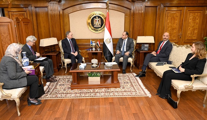 وزير التجارة يستعرض مع سفير الاتحاد الأوروبي بالقاهرة سبل تعزيز التعاون