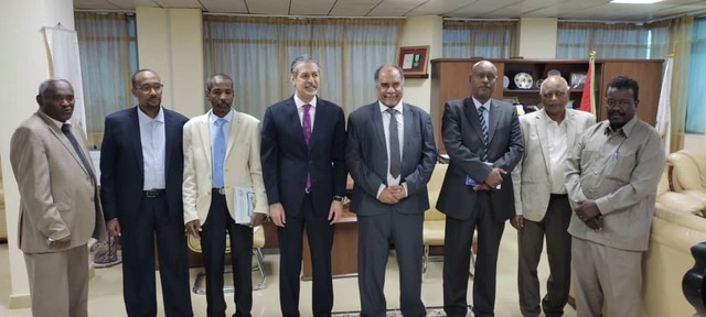 سفير مصر لدى السودان يلتقي مع وزير التعليم العالي السوداني