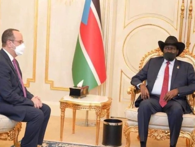 السفير المصري لدى جنوب السودان يقدم أوراق اعتماده