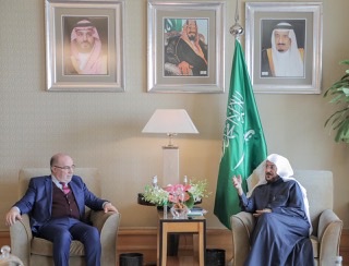 وزير الشؤون الإسلامية السعودي يلتقي وزيرالشؤون الدينية الجزائري بالقاهرة  