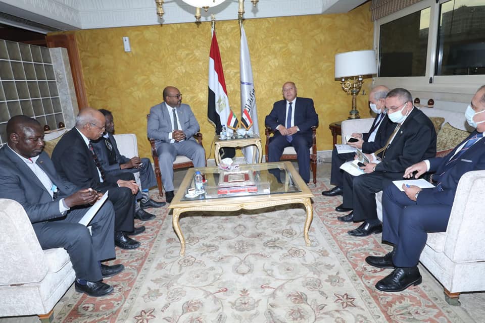 وزير النقل يناقش مع نظيره السوداني مشروع الربط السككي وإصلاح القاطرات السودانية في مصر
