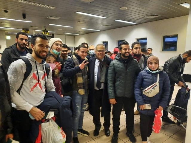 نجاح تسفير المواطنين المصريين من رومانيا بعد عبورهم الحدود الأوكرانية