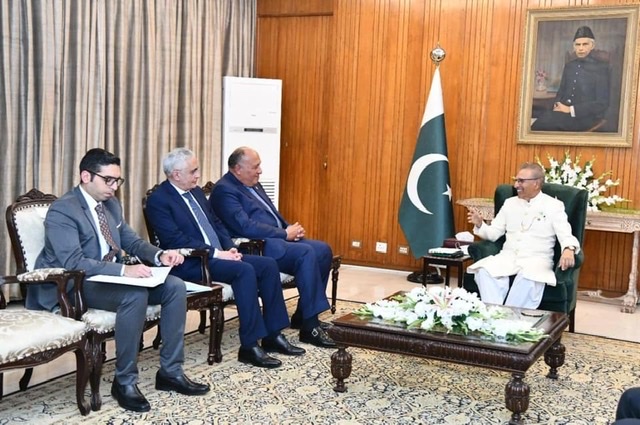 رئيس باكستان يعرب عن تطلعه إلى زيارة الرئيس السيسي إسلام آباد خلال الفترة المقبلة