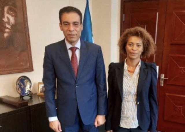 السفير المصري لدى غينيا الاستوائية يلتقي مديرة الهيئة العامة لإدارة وتنفيذ المشروعات الحكومية الغيني